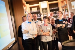 Une partie de l'équipe très attentive lors des premières questions