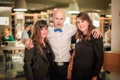 Vanille Chevallier et Sandrine Rougé (FPC France) entourent Claude Poux